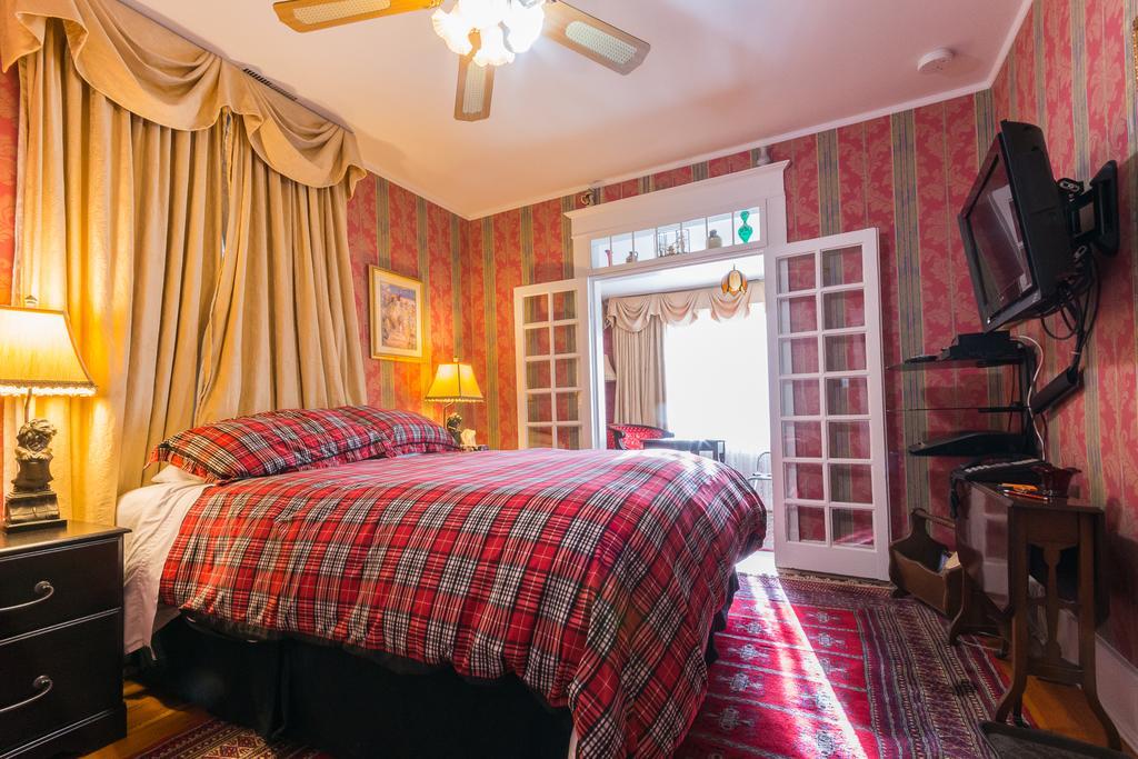 Calgary Westways Guest House Екстер'єр фото