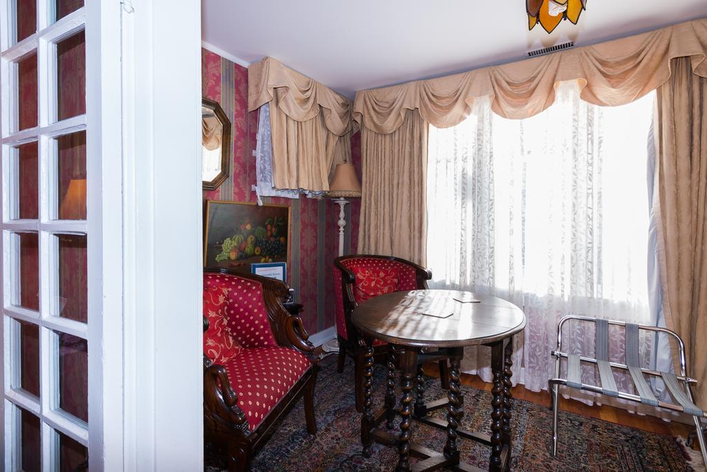 Calgary Westways Guest House Екстер'єр фото