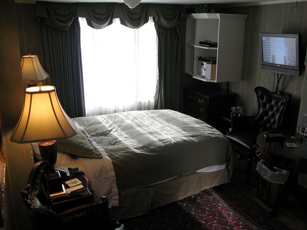 Calgary Westways Guest House Екстер'єр фото