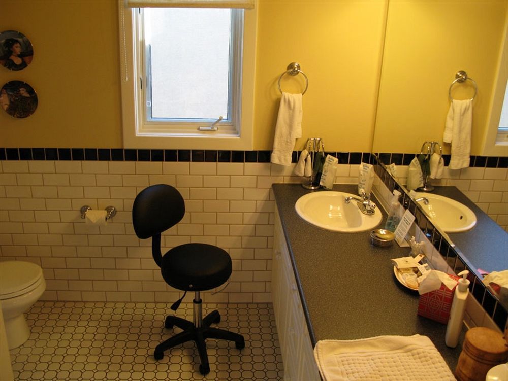 Calgary Westways Guest House Екстер'єр фото
